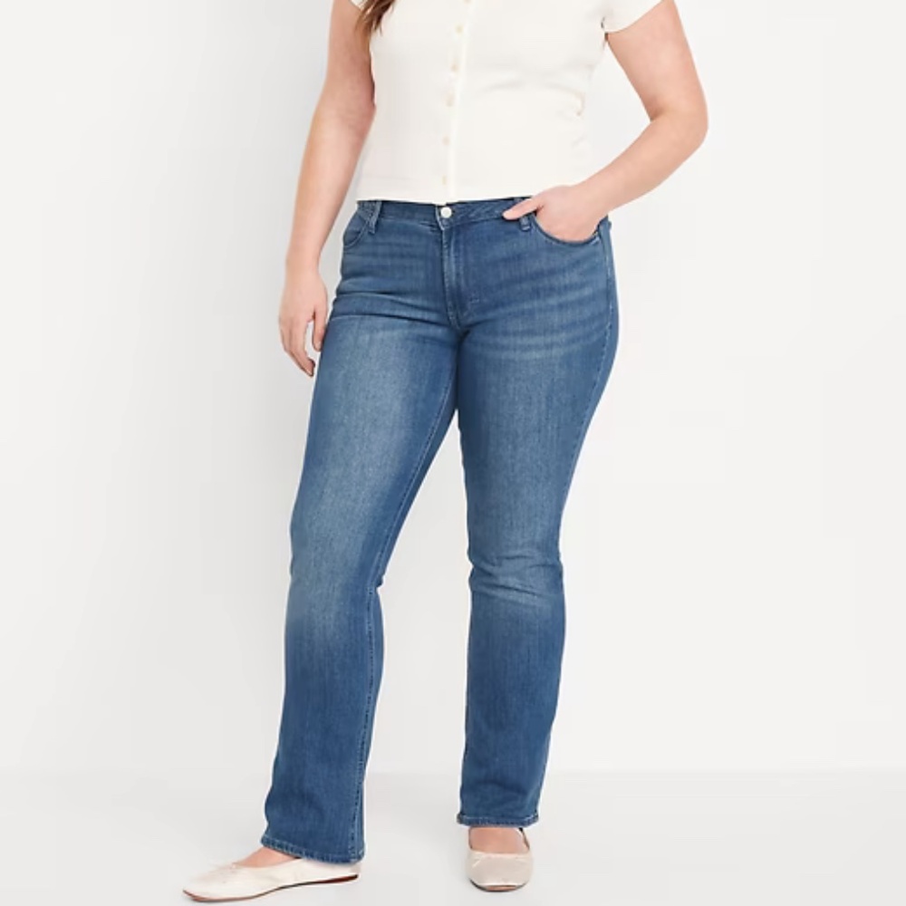 Old Navy Wow Boot-Cut Jeans Size 16 Petite Medium Wash Mid-Rise Stretch